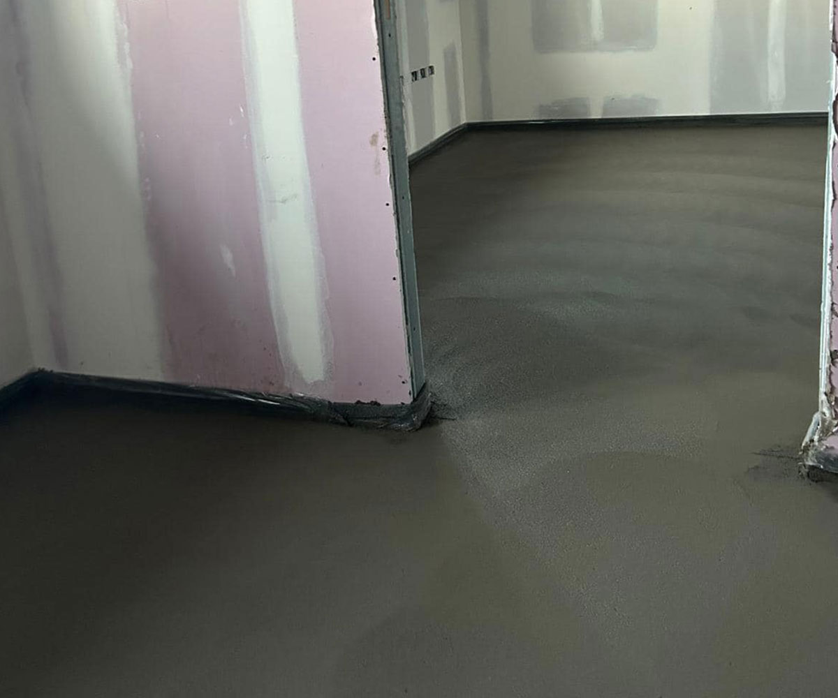 Smoothed out concrete flooring for a newly built house